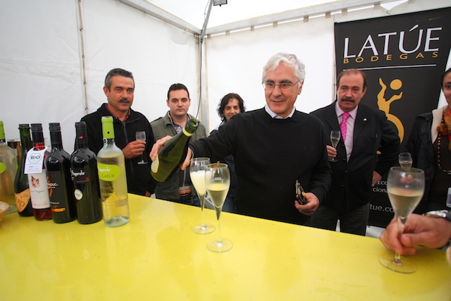 Vecinos de Villanueva de Alcardete (Toledo) agradecen a Barreda su compromiso con el sector vitivinícola